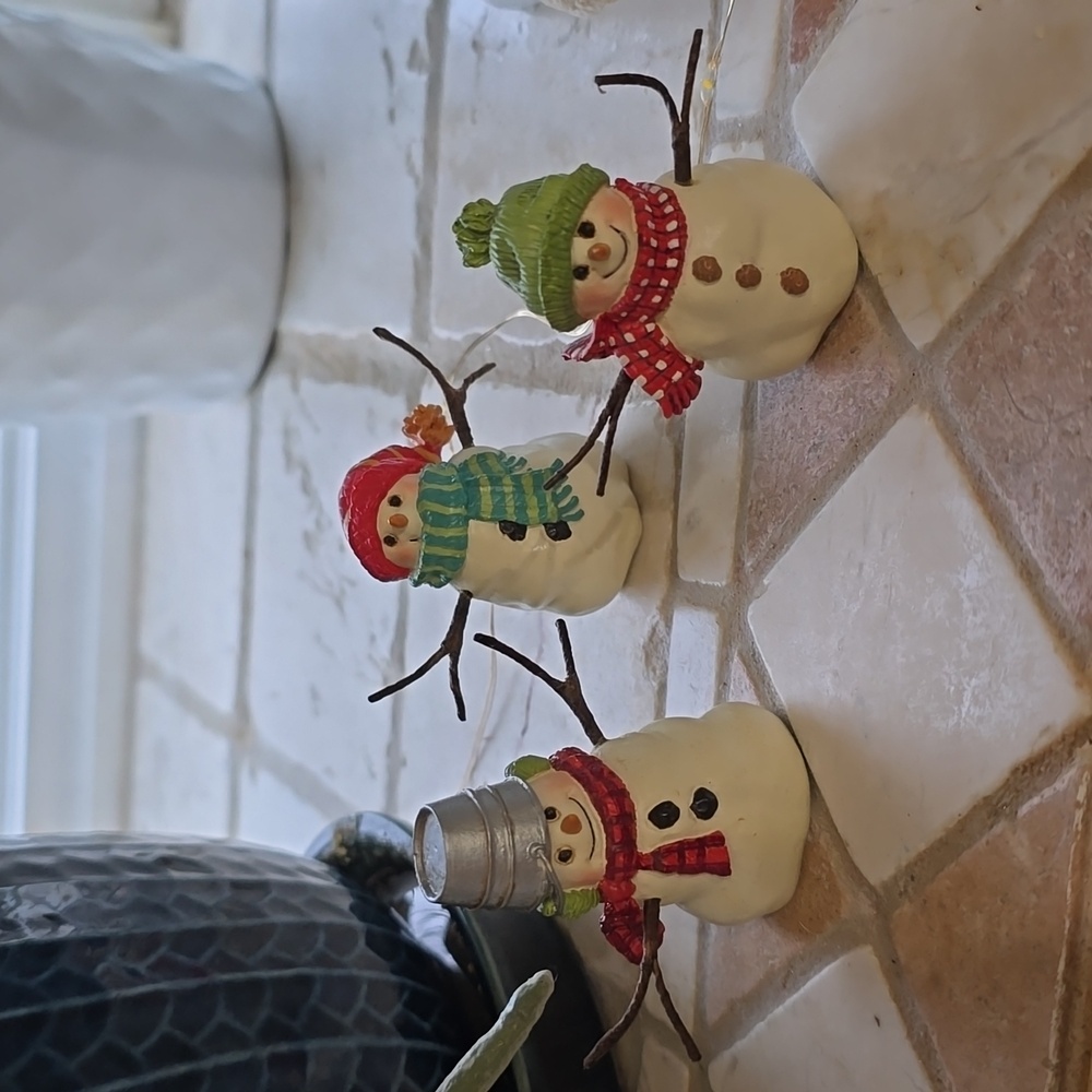 Vintage Hallmark set of 3 miniature snowmen statues
